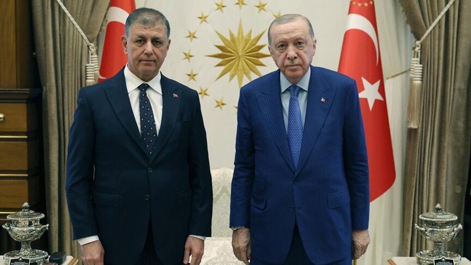 İzmir Büyükşehir Belediye Başkanı Cemil Tugay'ın Hayatı ve Güncel Gelişmeleri