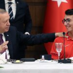 Cumhurbaşkanı Erdoğan, Mete Gazoz'u arayarak tebrik etti