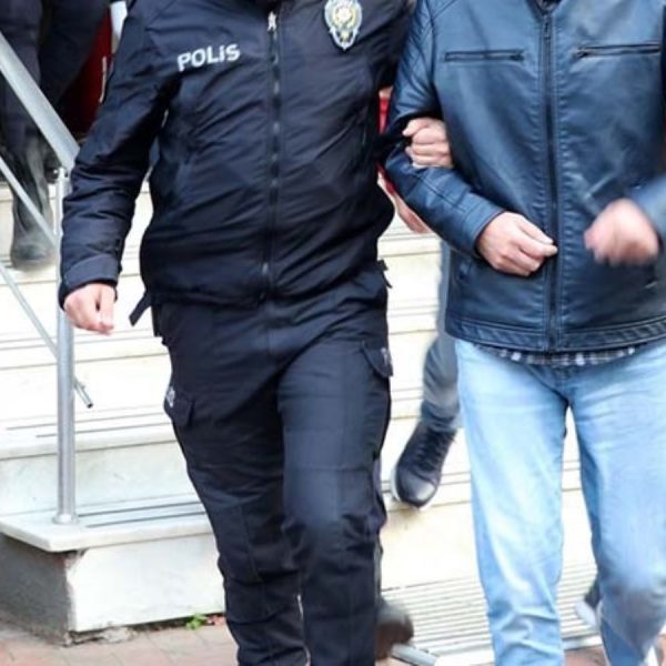 Manisa'da silah kaçakçılığı suçlamasıyla 2 kişi gözaltına alındı ​​- Son Dakika Türkiye Haberleri