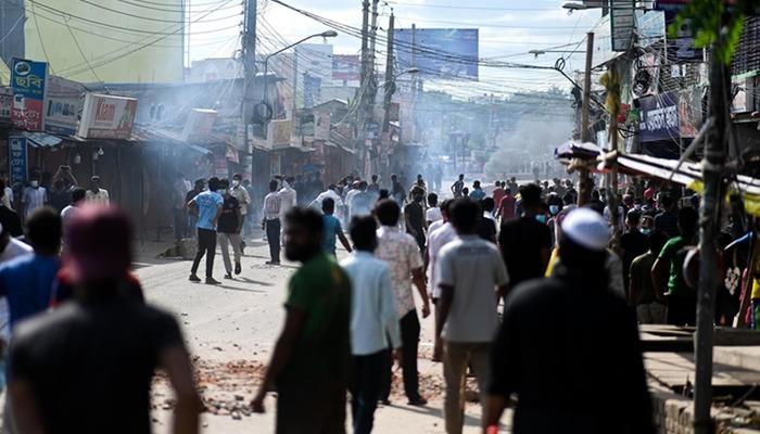 SON HABERLER |  Bangladeş'te hükümet karşıtı protestocular Başbakan Şeyh Hasina'nın resmi konutunu bastı