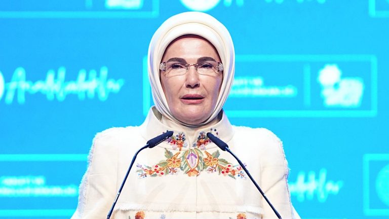Emine Erdoğan'dan Filistinli mühendise tebrik