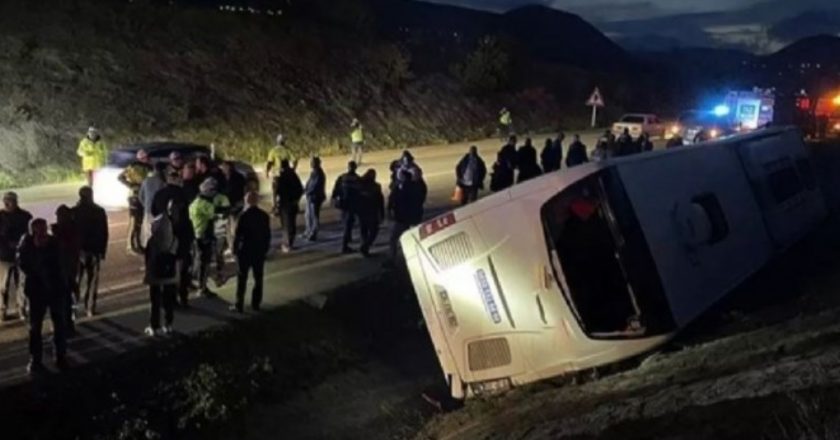 Erzincan'da yolcu otobüsü devrildi: 14 yaralı!  – Türkiye'den son dakika haberleri