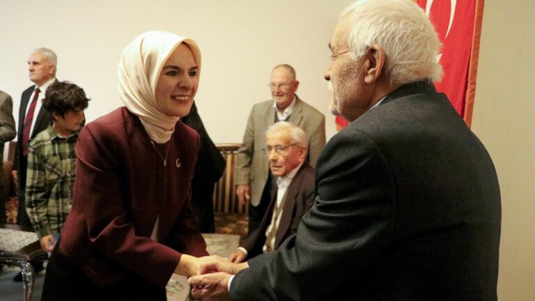 Bakan Göktaş, Tekirday’daki Bakım Evi sakinlerini ziyaret etti