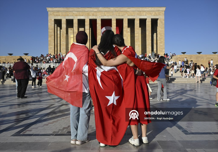 Anitkabir 30 Ağustos'ta 630.000'den fazla ziyaretçiye ev sahipliği yaptı.