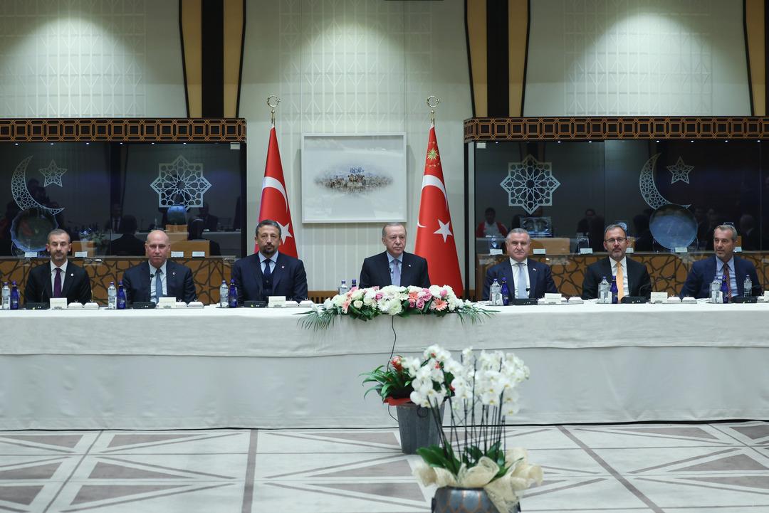 Başkan Erdoğan tarafından 2025 Avrupa Basketbol Şampiyonası'nda 2. olan erkek ulusal basketbol takımını tebrik ediyoruz.