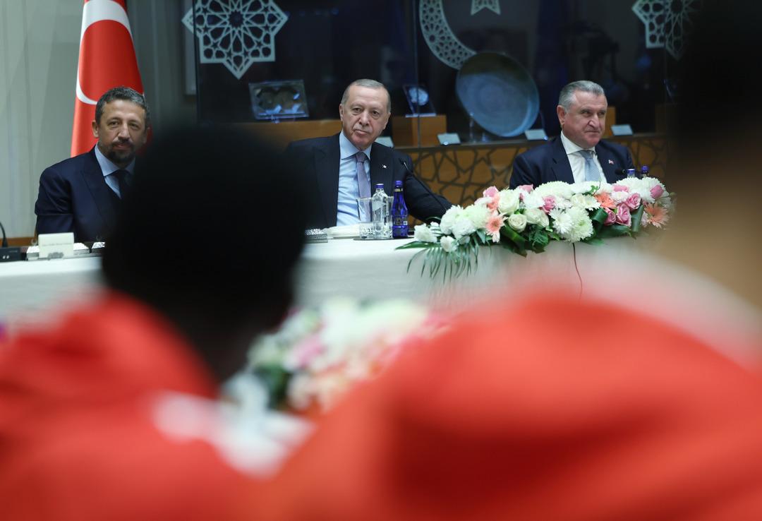 Başkan Erdoğan'ı 2025 Avrupa Basketbol Şampiyonası 7'de ikinci ulusal erkek basketbol takımı için tebrik etti