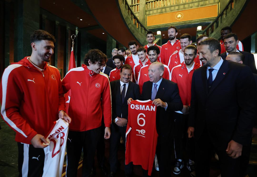 Başkan Erdoğan, 2025 Avrupa basketbol şampiyonalarında ikinci ulusal erkek basketbol takımını tebrik etti 3