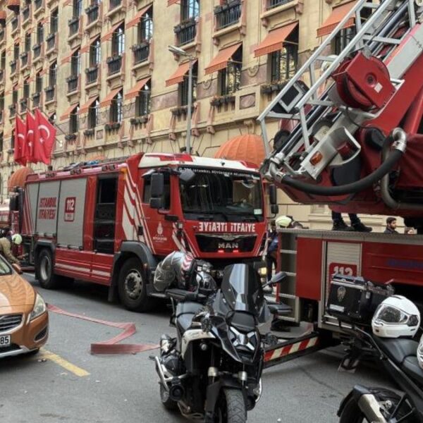Şişli’de ısı yalıtımı sırasında çıkan yangın paniğe neden oldu