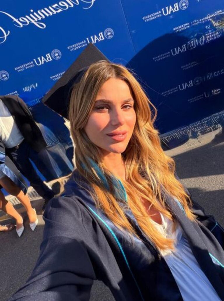 Nazlı Sabancı mezun oldu! Hacı Sabancı eşini yalnız bırakmadı