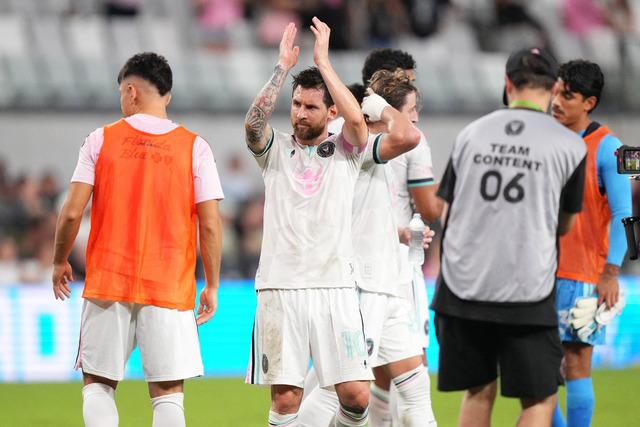 Messi, kariyerinin 49. kupasını kaldırdı 🐐🏆